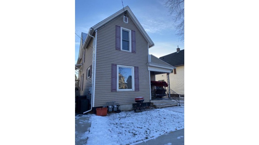 1211 Hamilton St Manitowoc, WI 54220 by Coldwell Banker Real Estate Group~Manitowoc $74,900