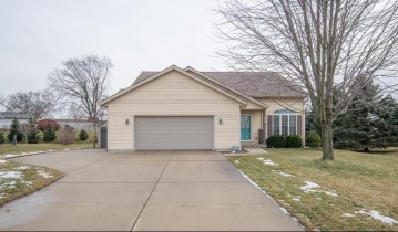 219 Whisper Ln, Kewaskum, WI 53040-9343