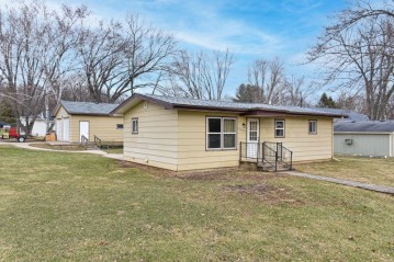 33920 Rose St, Burlington, WI 53105-9251