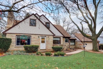 10347 W Hillside Ave, Wauwatosa, WI 53222