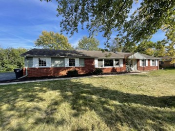 7800 N Chadwick Rd, Glendale, WI 53217-3159