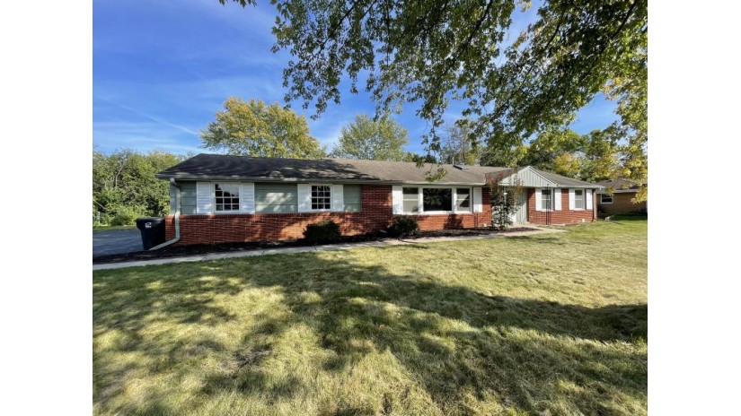 7800 N Chadwick Rd Glendale, WI 53217-3159 by Coldwell Banker Realty $429,900