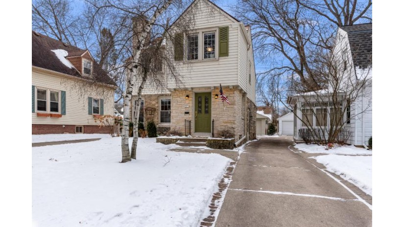 5031 N Woodruff Ave Whitefish Bay, WI 53217 by Keller Williams Prestige $355,000