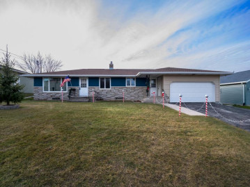 102 West Ct, Saint Nazianz, WI 54232