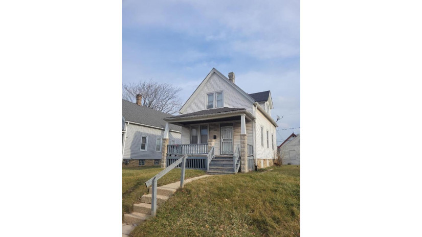 4022 N 24th St Milwaukee, WI 53209 by First Weber Inc -NPW $49,900