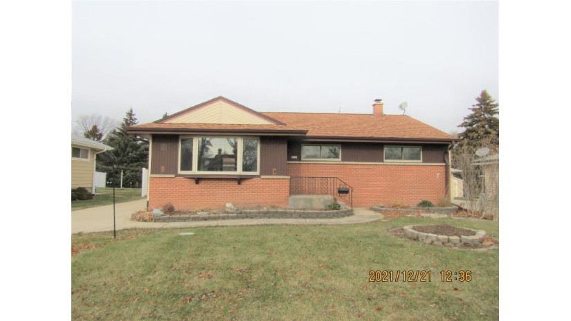 4355 S Louisiana Ave Milwaukee, WI 53221 by Dream House Realties $229,900