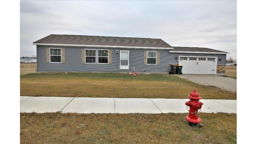 528 S Main St Juneau, WI 53039 by Realty Executives Platinum $194,900