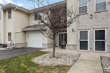 6115 S Creekside Dr 4, Cudahy, WI 53110