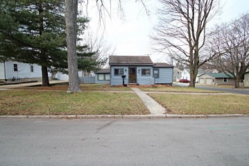 329 Clarence St, Fort Atkinson, WI 53538