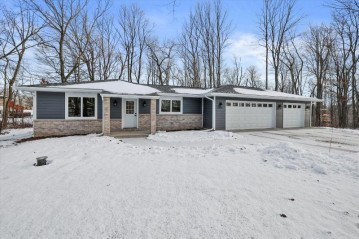 N7238 Maple Ct, Fredonia, WI 53075