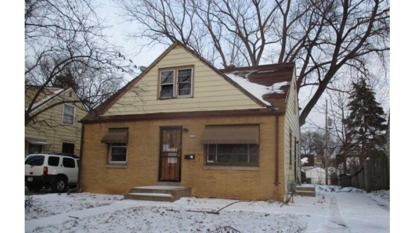 5132 N 57th St Milwaukee, WI 53218 by Midwest Executive Realty $39,500