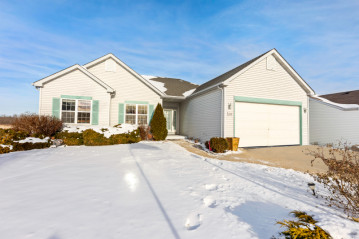 W1050 Audubon Park Dr, Ixonia, WI 53036-9454