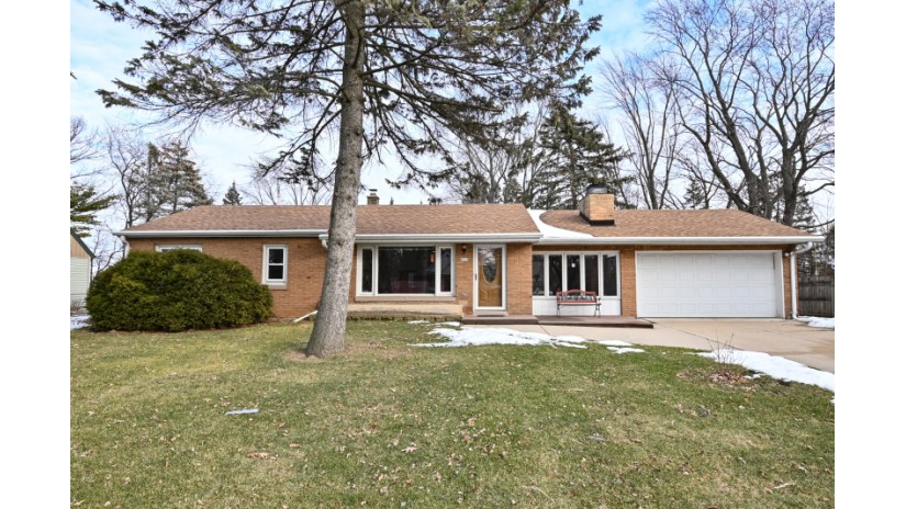 4918 S 33rd St Greenfield, WI 53221 by Shorewest Realtors $230,000