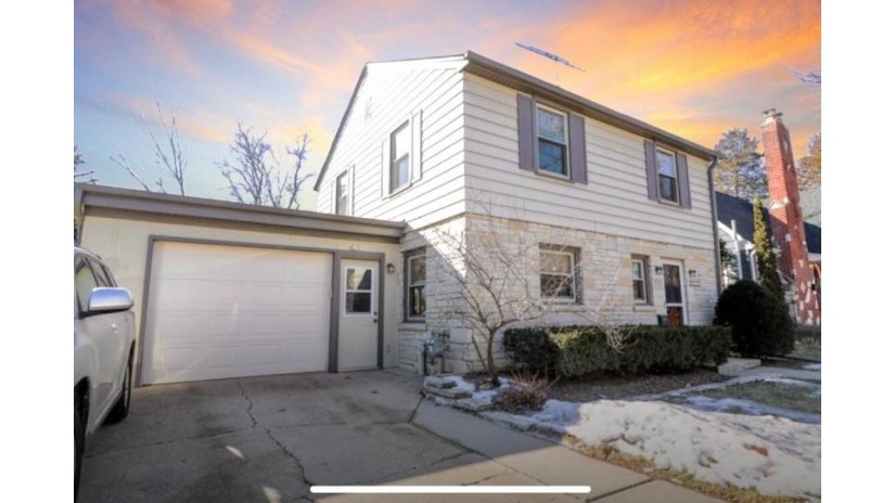 709 E Washington  St Oconomowoc, WI 53066 by Froemming Realty LLC $334,900