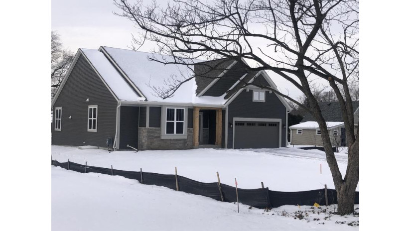 225 N Beaumont Ave Brookfield, WI 53005 by Immobilien Realty, LLC $599,900