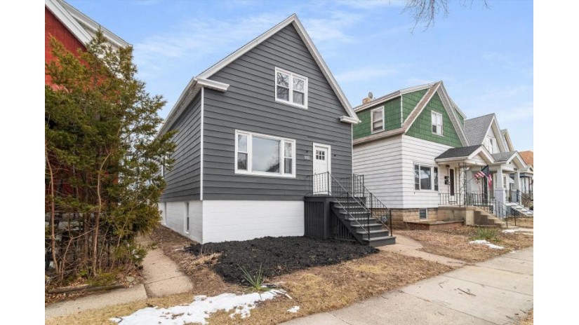 2812 S 8th St Milwaukee, WI 53215 by Iron Edge Realty $179,900