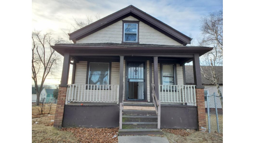 1827 W Clarke St Milwaukee, WI 53206 by EXP Realty, LLC~MKE $35,000