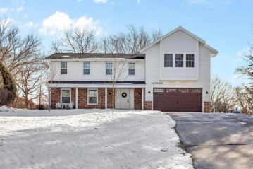 W275N878 Willow Ct S, Pewaukee, WI 53188