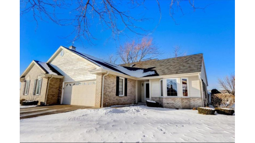 5339 S Cambridge Ln Greenfield, WI 53221 by Keller Williams Realty-Milwaukee Southwest - 262-599-8980 $224,900