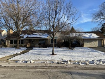 2834 N 98th St, Milwaukee, WI 53222-4515