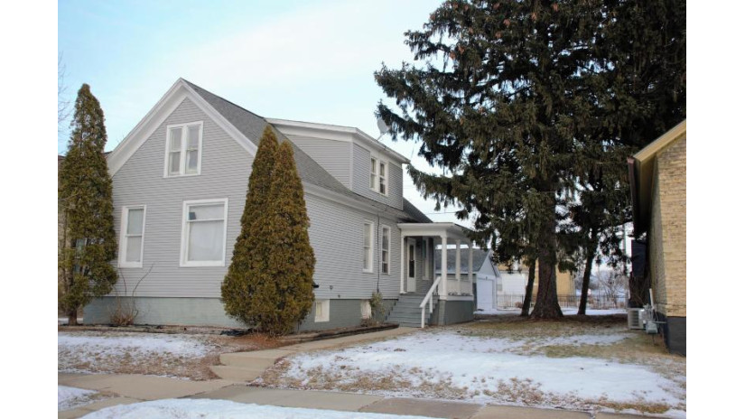 2033 N Wisconsin St Racine, WI 53402 by RE/MAX Newport $83,000