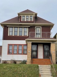 1231 S 54th St, West Milwaukee, WI 53214-3402