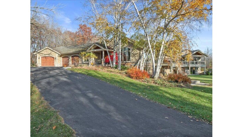 2314 W Bonniwell Rd Mequon, WI 53097 by Compass RE WI-Northshore $995,000