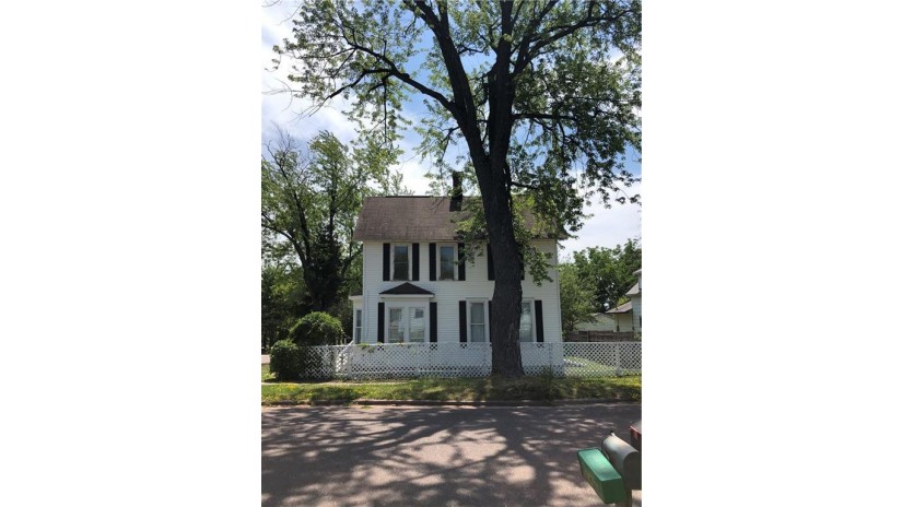 321 Central Avenue Washburn, WI 54891 by Re/Max Assurance $159,000