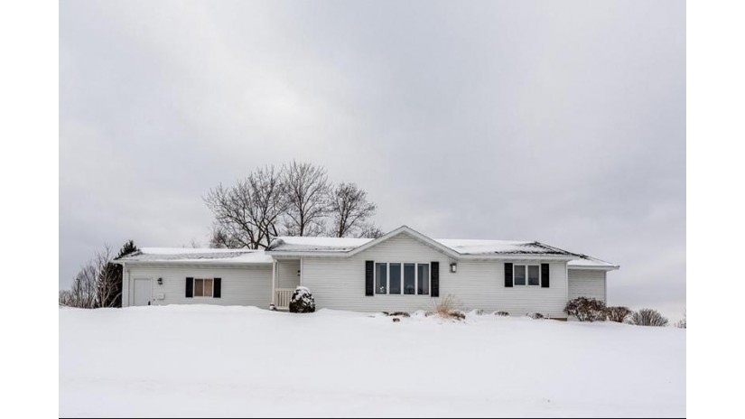 104 West Southridge Court Cadott, WI 54727 by Cb Brenizer/Chippewa $225,000