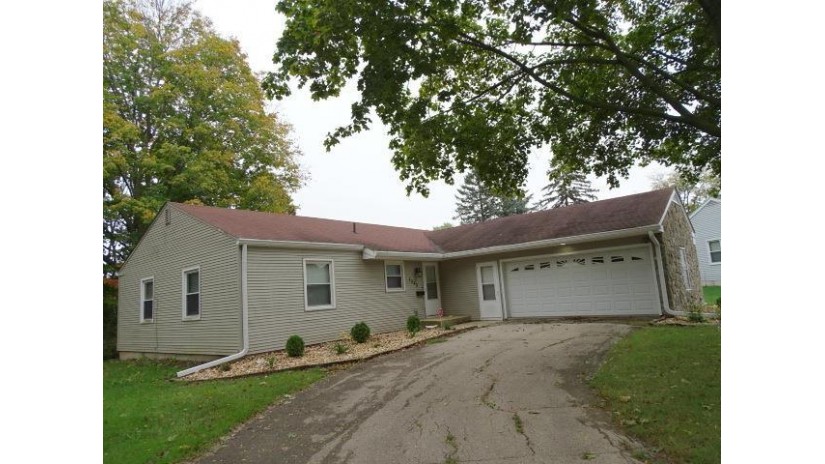 1345 Carriage Hill Lane Freeport, IL 61032 by Preferred Real Estate Of Illinois $154,900