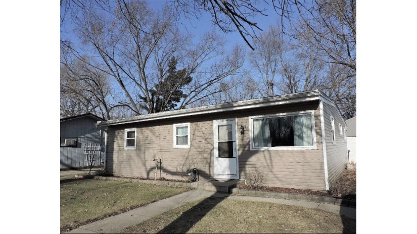 1110 Kingsley Drive Machesney Park, IL 61111 by Re/Max Property Source $109,000
