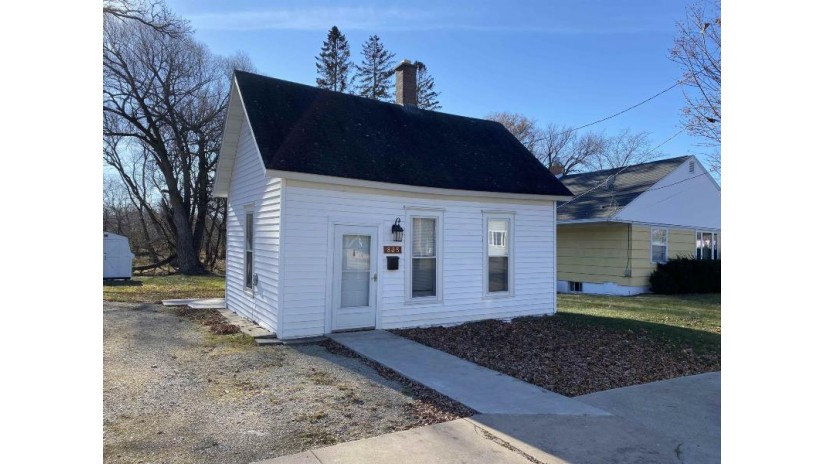 825 Jacobson Street Marinette, WI 54143 by Weichert Realtors - Place Perfect $54,900