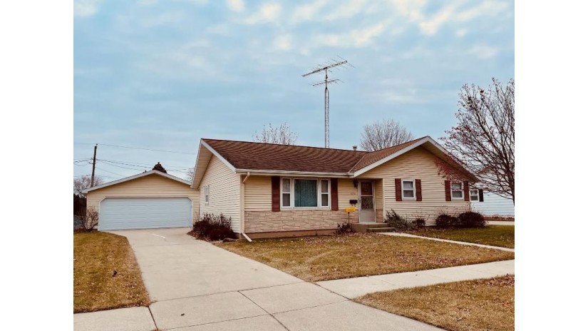 672 W Division Street Fond Du Lac, WI 54935 by Star Service Realty, Inc. $149,900