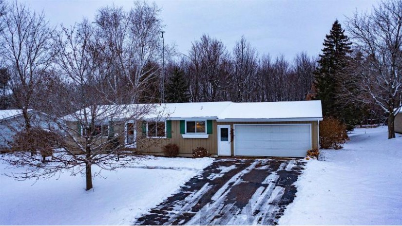 104 Crestview Lane Waupaca, WI 54981 by RE/MAX Lyons Real Estate $155,000