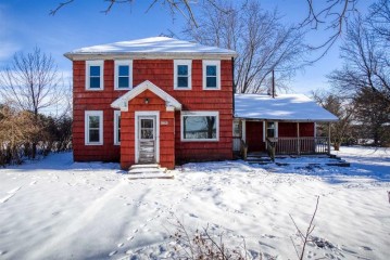 N5296 Pribbernow Road, Maple Creek, WI 54961