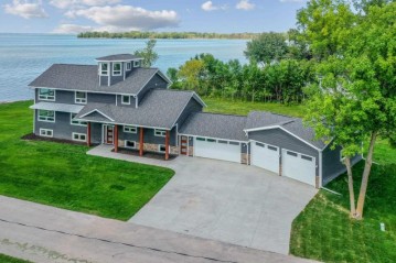 3579 Van Laanen Road, Green Bay, WI 54311