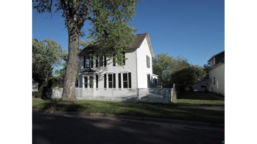 321 North Central Ave Washburn, WI 54891 by Blue Water Realty, Llc $159,000