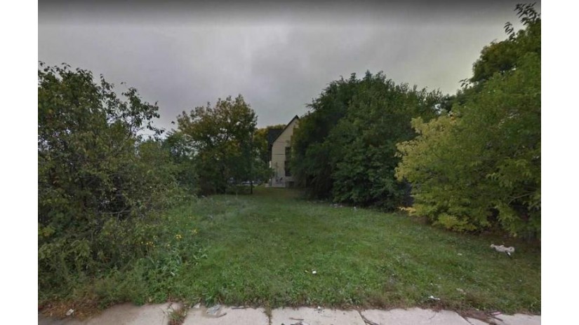 1321-1323 N 37th Pl Milwaukee, WI 53208 by Tandem Realty Group $10,000