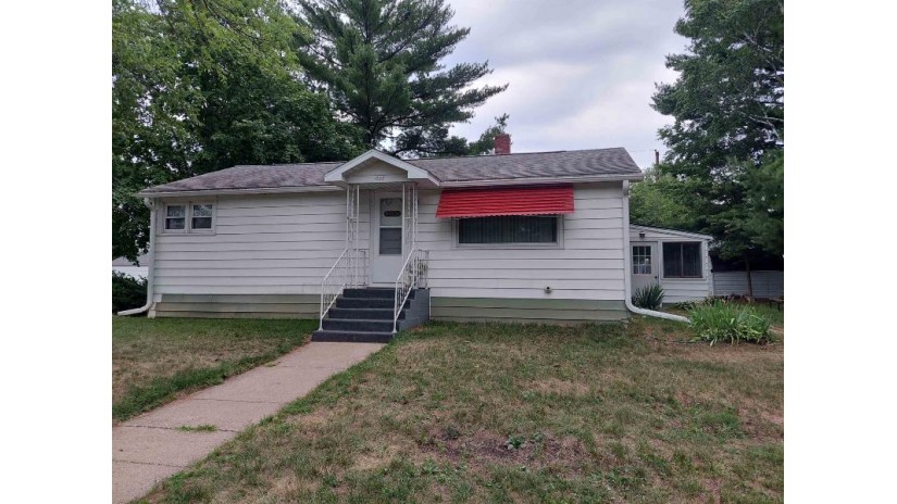 1000 S Wacouta Ave Prairie Du Chien, WI 53821 by Green Gate Realty Llc $99,900