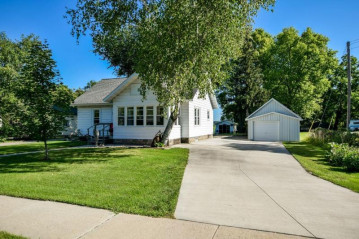 820 Water St, Prairie Du Sac, WI 53578