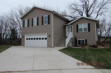 331 Lisa Ct, Baraboo, WI 53913