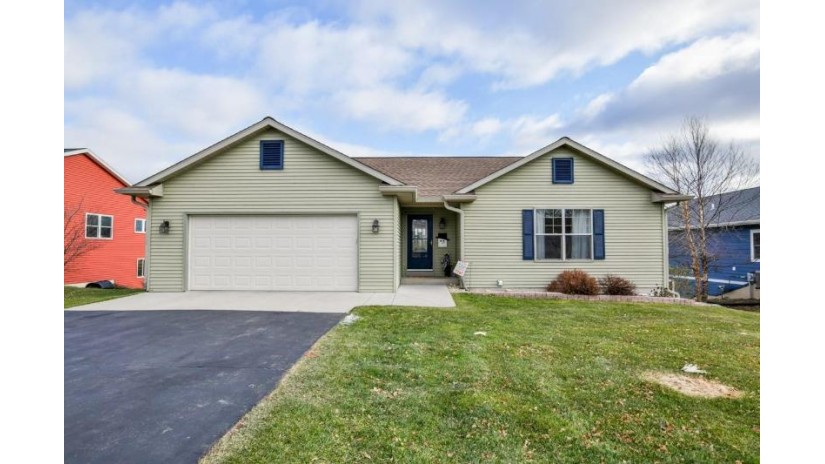 S5484 Mammoth Tr Baraboo, WI 53913 by Re/Max Preferred $319,900