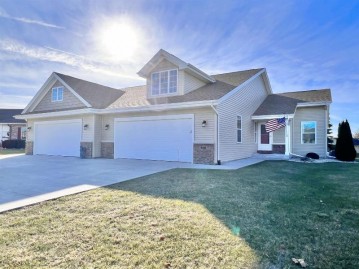 908 E Windfield Ct, Beloit, WI 53511-6547