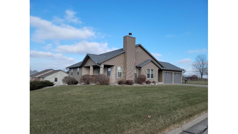 400 Pioneer Rd E Platteville, WI 53818 by Wisconsin.properties Realty, Llc $349,900