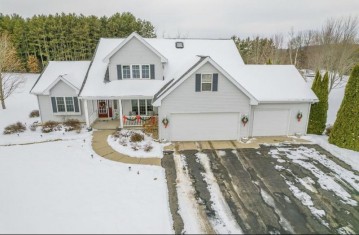 S4166 Whispering Pines Dr, Baraboo, WI 53913