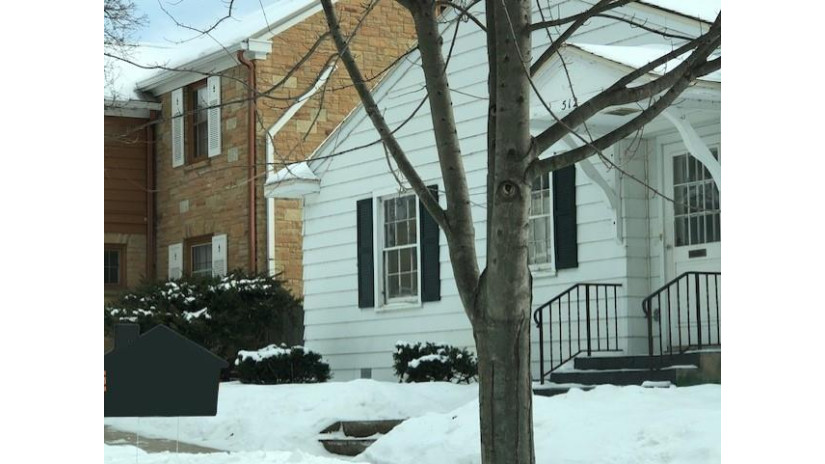 512 W Edgewater St Portage, WI 53901 by Fsbo Comp $244,000