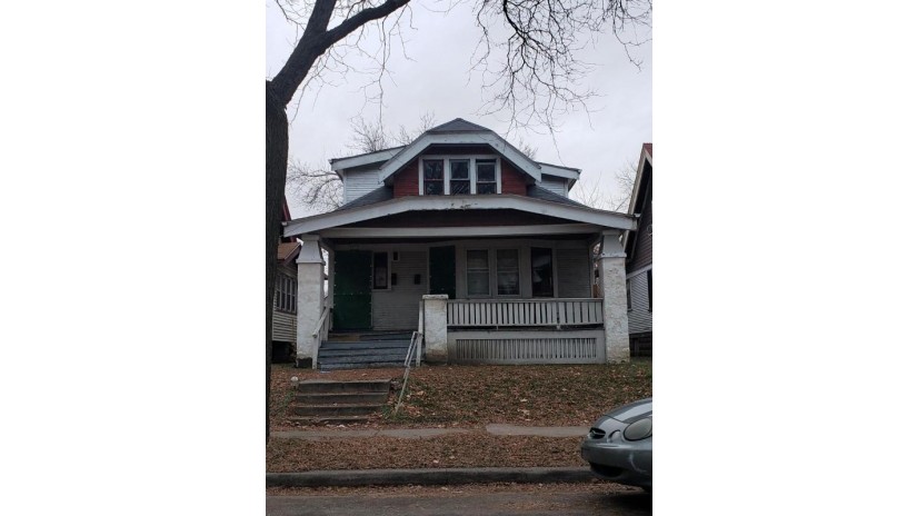 3032 N 24th Pl Milwaukee, WI 53206 by Homestead Realty, Inc $5,000