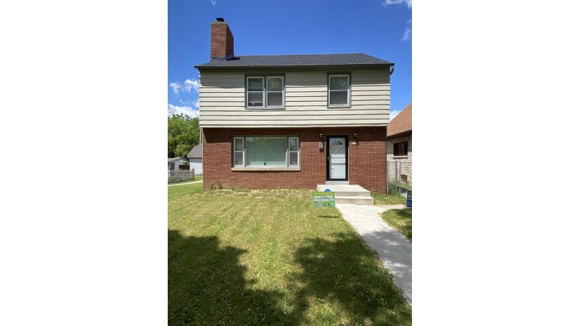 4630 W Keefe Ave Milwaukee, WI 53216-2915 by First Weber Inc - Brookfield $195,000