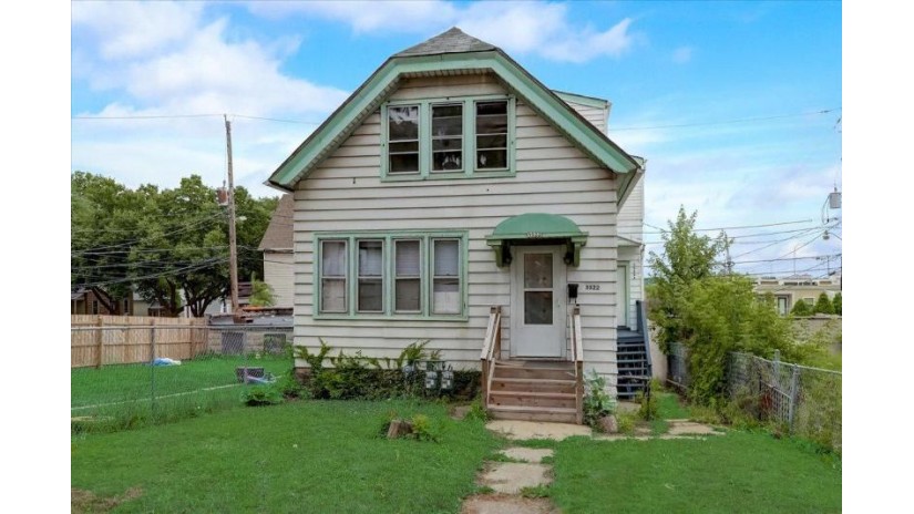 3522 W National Ave Milwaukee, WI 53215 by Realty Executives - Integrity $99,900