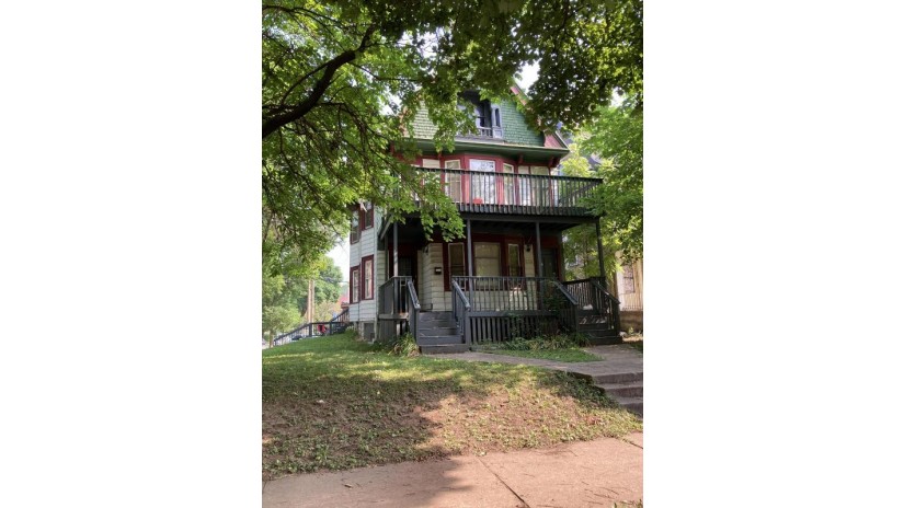 3128 W Juneau Ave 3130 Milwaukee, WI 53208 by Homestead Realty, Inc $165,000